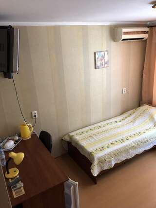 Отель гостиница Эдем Краматорск Улучшенный номер с кроватью размера «king-size» или 2 отдельными кроватями-2